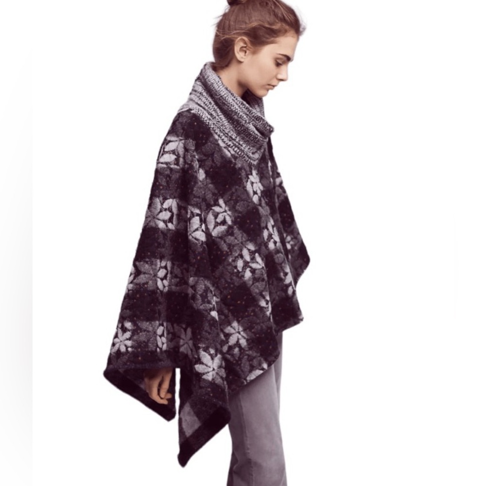Gorgeous Anthropologie reversible poncho sweater EUC